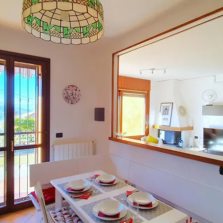 House In With Garden And Views Луино