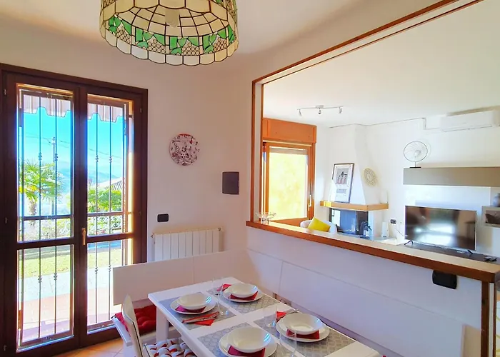 House In With Garden And Views Луино