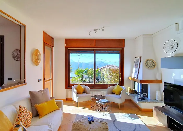 House In With Garden And Views * Луино