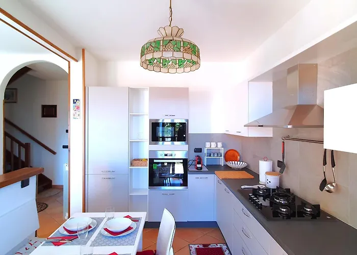 House In With Garden And Views Луино