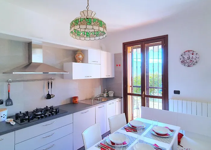 Дом отдыха House In With Garden And Views Луино