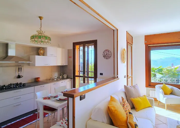 Дом отдыха House In With Garden And Views