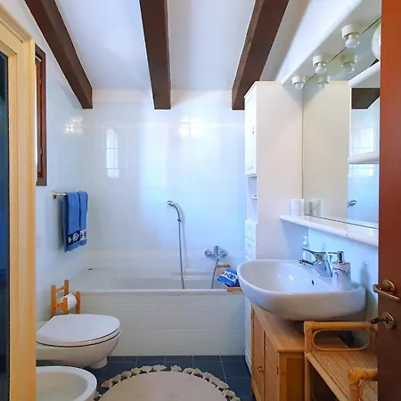 House In With Garden And Views Сasa de vacaciones *