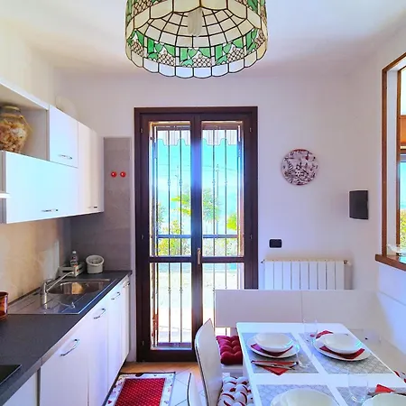 House In With Garden And Views Сasa de vacaciones *