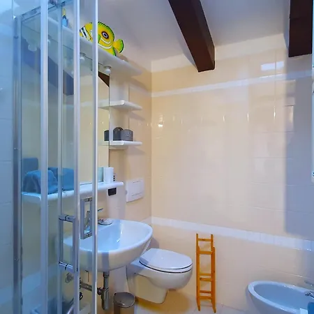 Сasa de vacaciones House In With Garden And Views