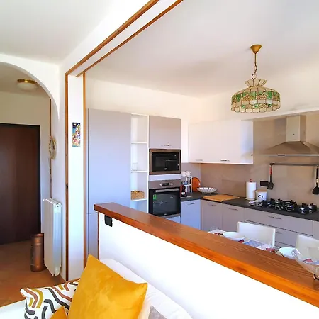 House In With Garden And Views *