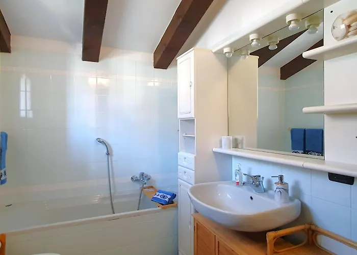 Dom wakacyjny House In With Garden And Views