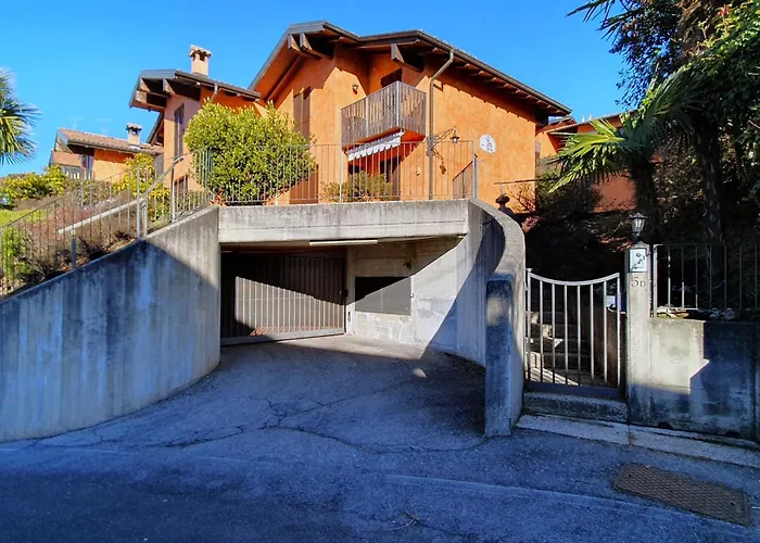 Dom wakacyjny House In With Garden And Views Luino