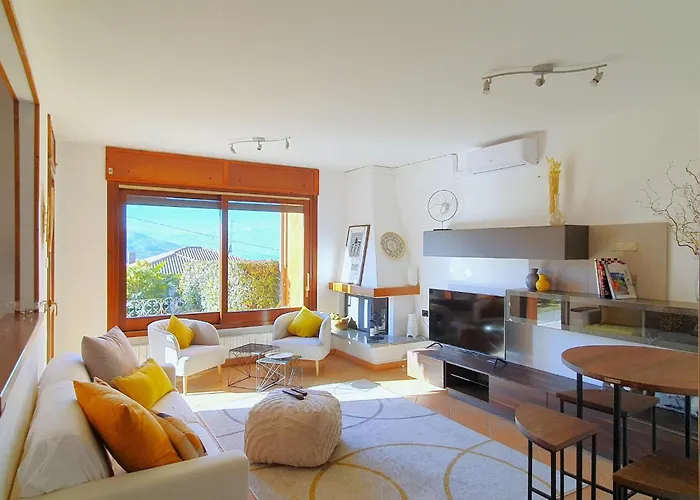 Dom wakacyjny House In With Garden And Views Luino